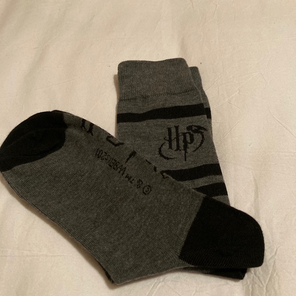Harry Potter crew socks. Fit size 6-12 - Picture 4 of 4